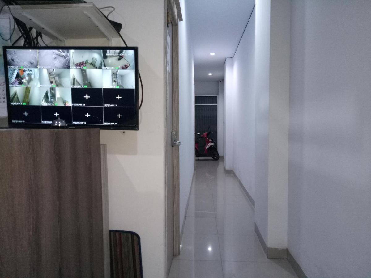 Hotel Syariah Mama Cengkareng @ Mutiara Palem Yakarta Exterior foto